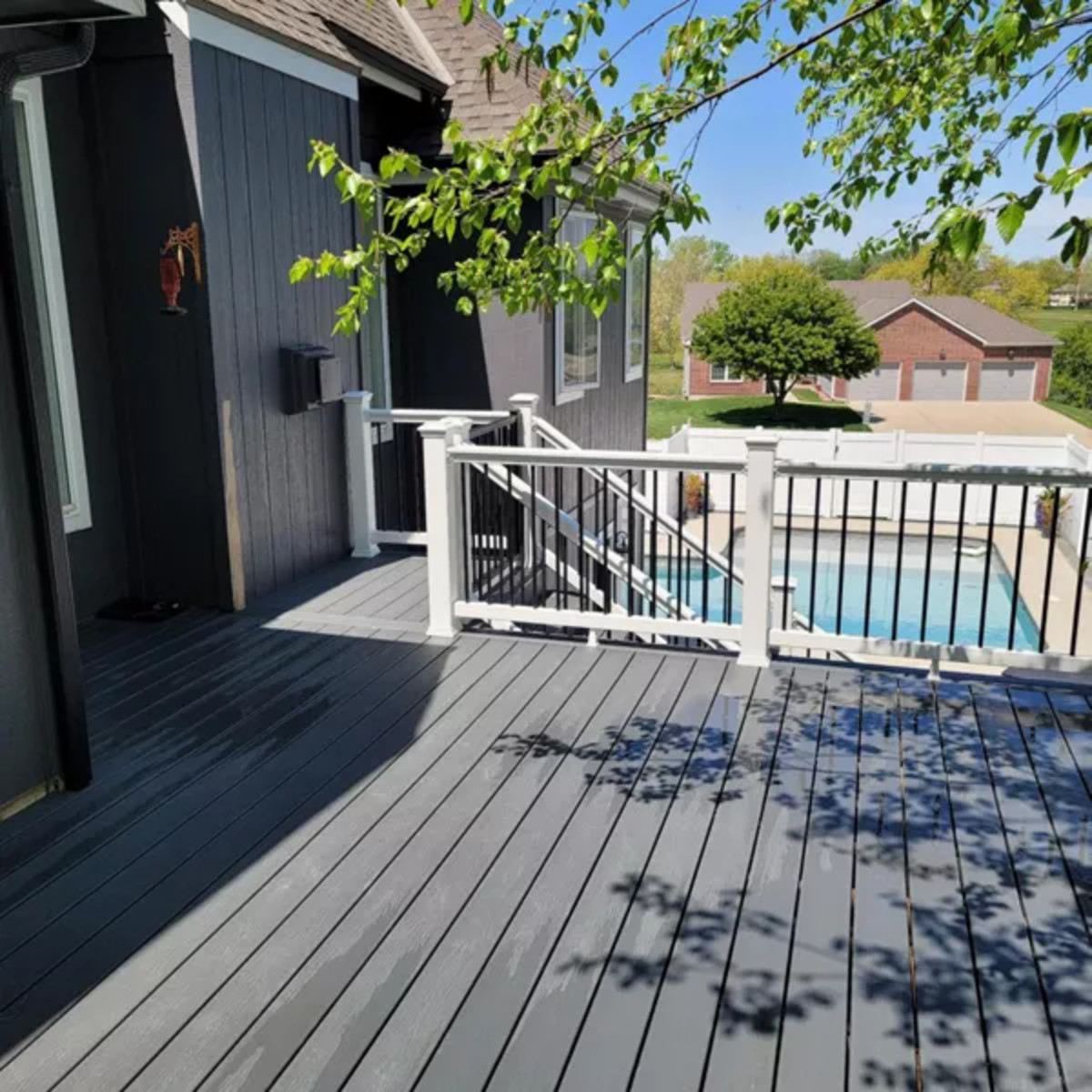Main 3 - 8-ft x 36-in Select® Horizontal T-Rail Kit with Round Aluminum Balusters - Classic White - Arlington Coal & Lumber