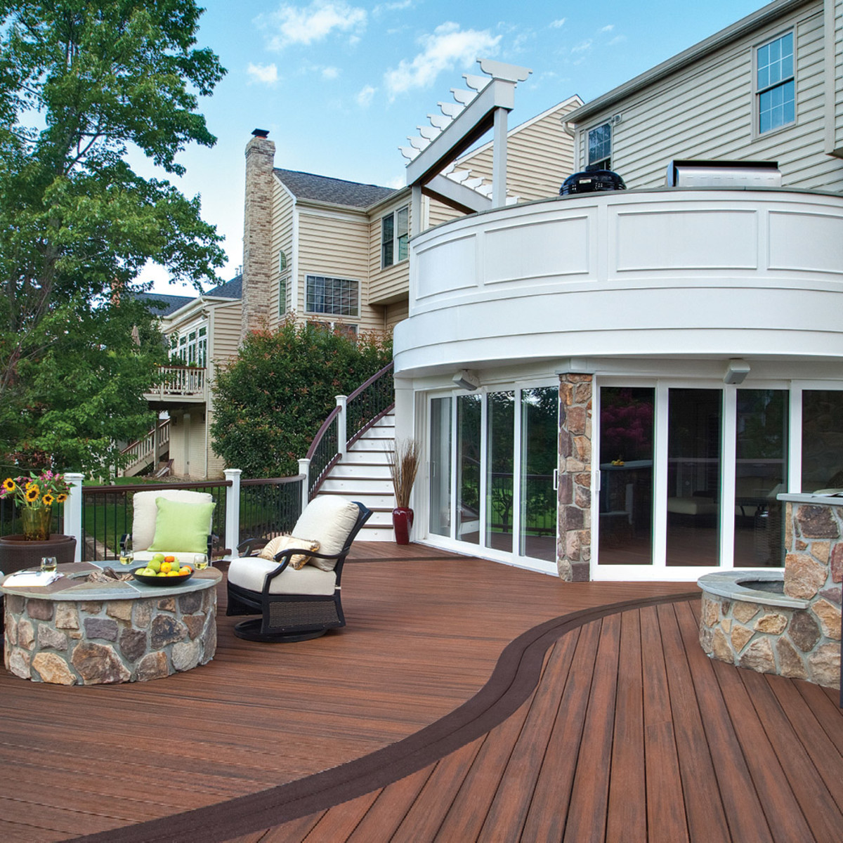 Main 5 - 16 FT TREX TRANSCEND DECK BOARDS SPICED RUM - Arlington Coal & Lumber