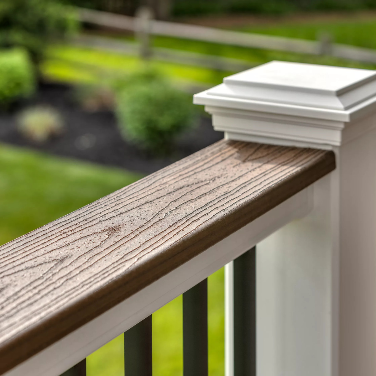 Main 2 - 6-ft x 36-in Transcend Cocktail Horizontal Rail Kit with Round Aluminum Balusters - Classic White Full Span - Arlington Coal & Lumber