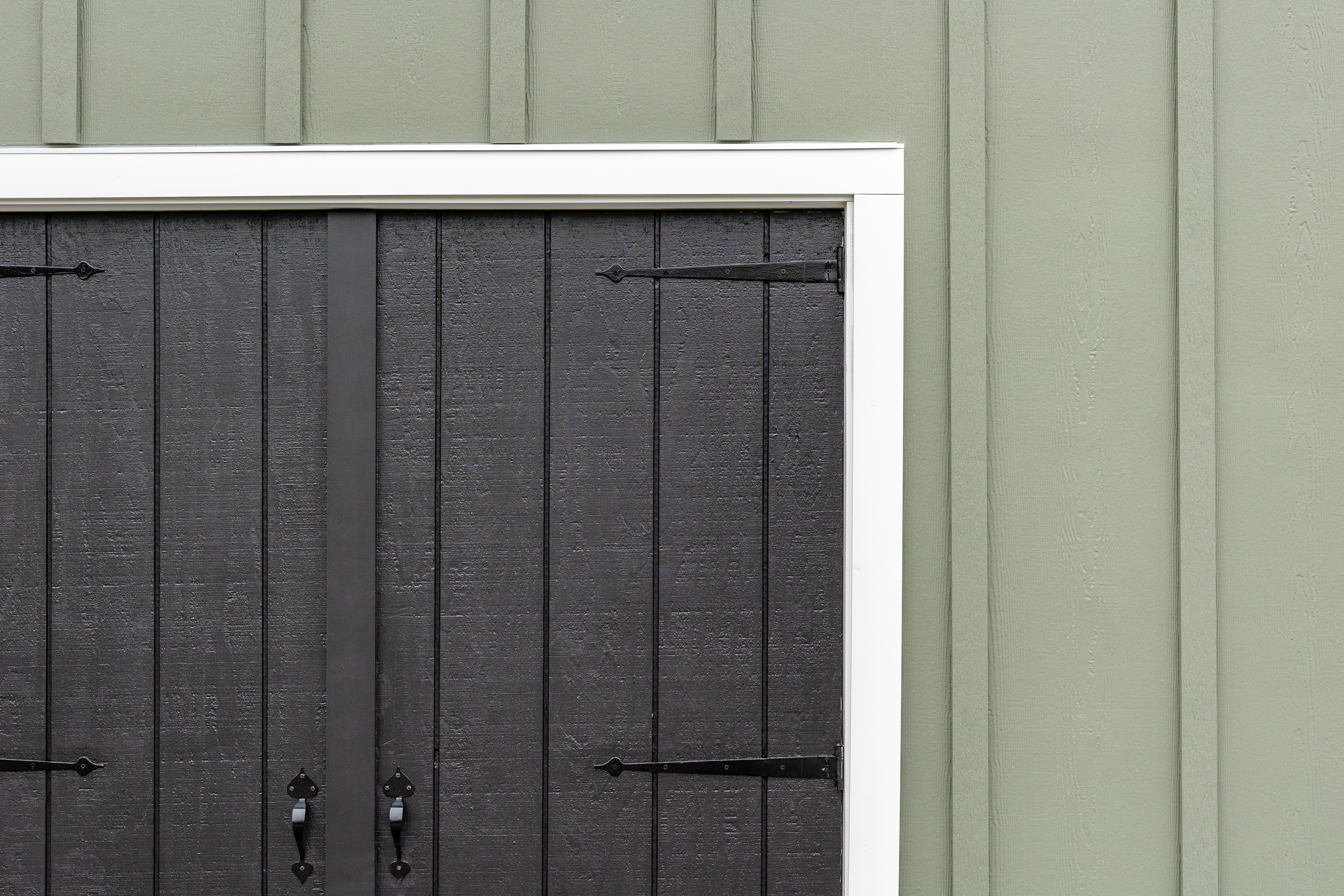 Main 5 - HARDIE PANEL HZ5 48 IN. X 120 IN. PRIMED SMOOTH FIBER CEMENT PANEL SIDING - Arlington Coal & Lumber