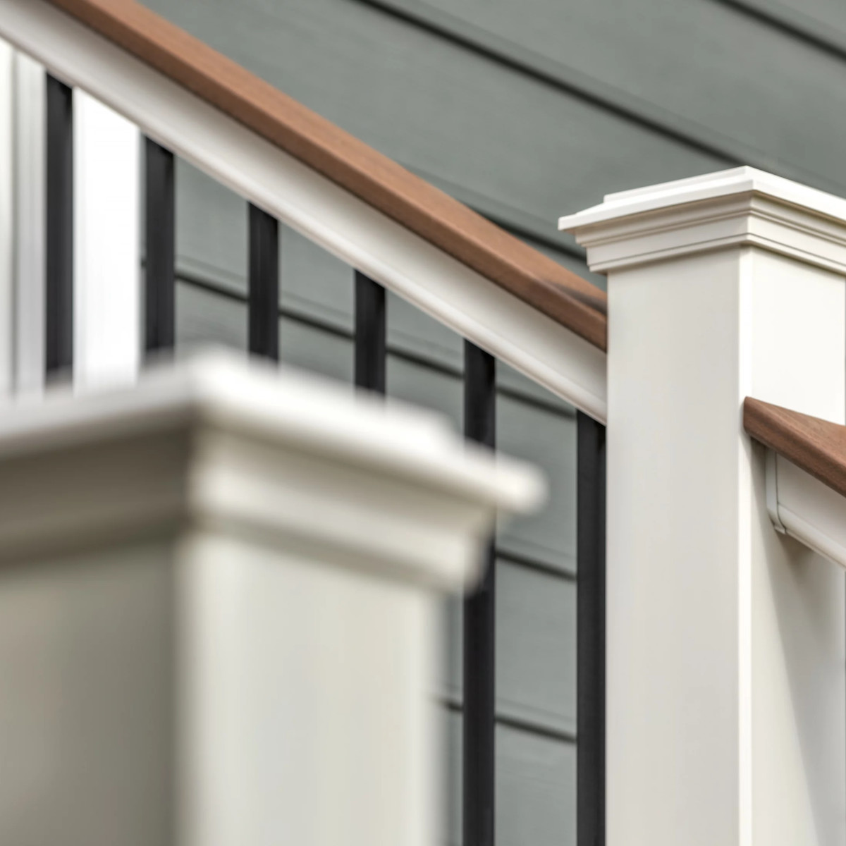 Main 1 - 8-ft x 36-in Transcend Cocktail Stair Rail Kit with Round Aluminum Balusters - Classic White Full Span - Arlington Coal & Lumber