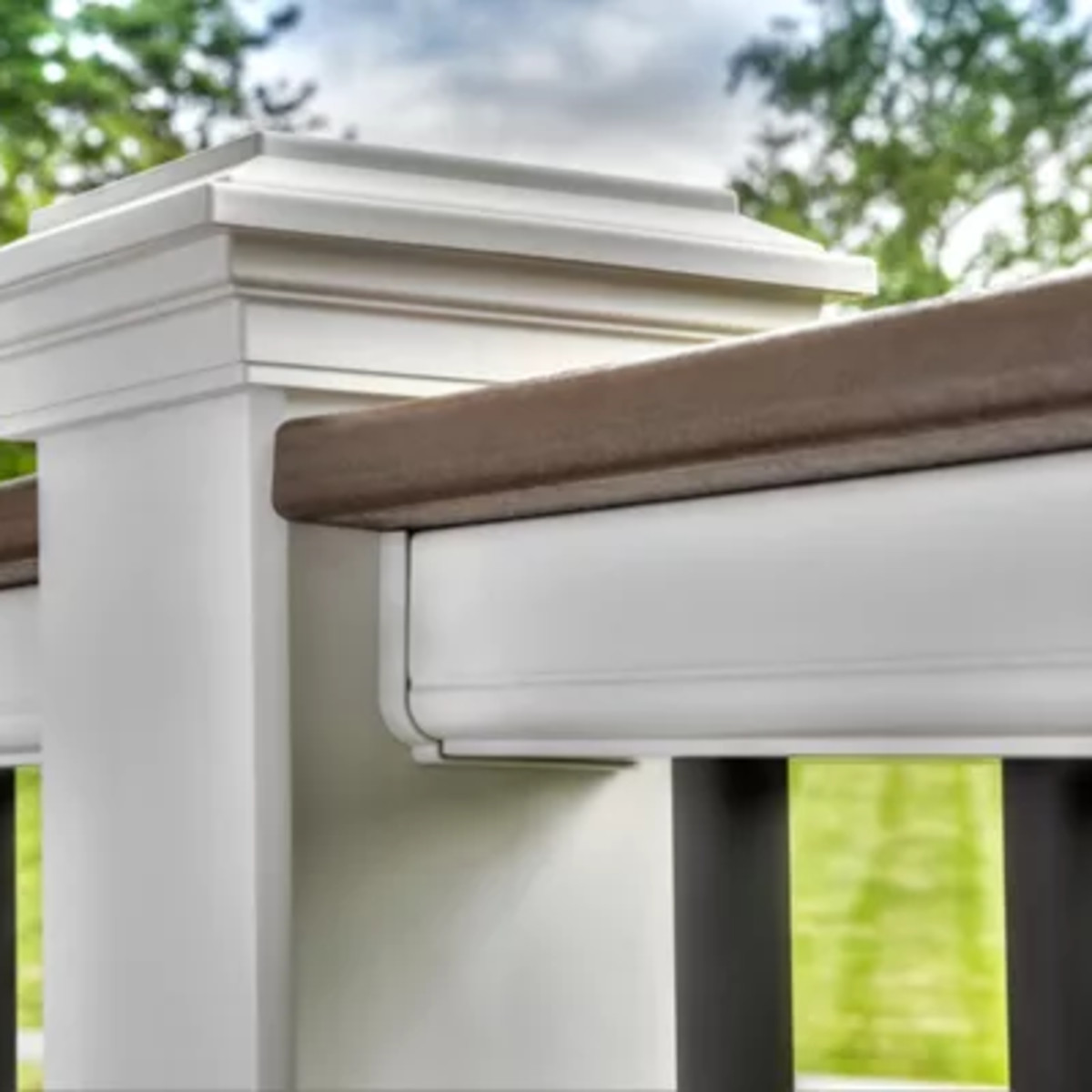 Main 6 - 6-ft x 36-in Transcend Cocktail Horizontal Rail Kit with Round Aluminum Balusters - Classic White Full Span - Arlington Coal & Lumber