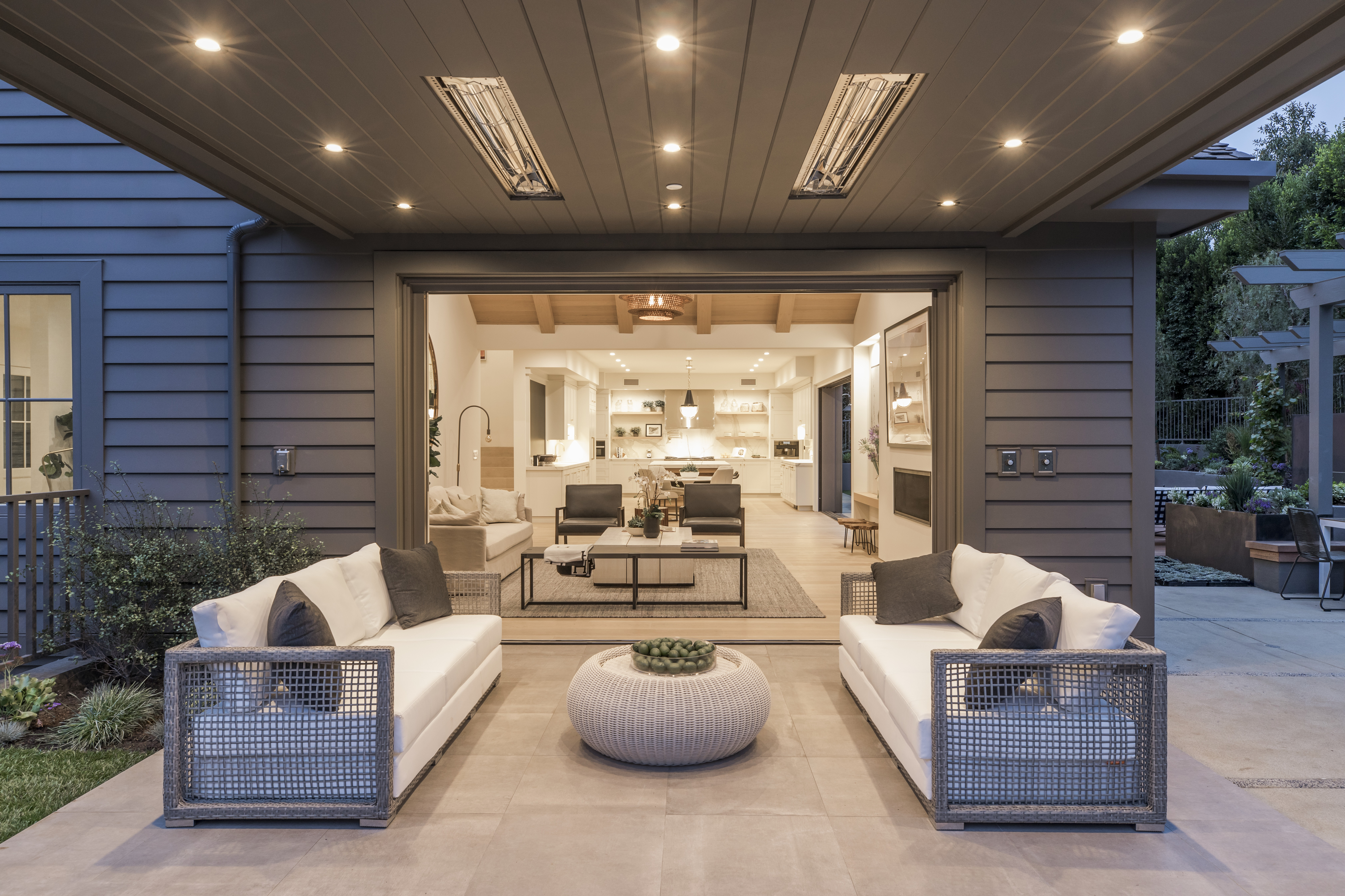 Main 5 - HARDIE PLANK HZ5 8.25 IN. X 144 IN. PRIMED SMOOTH FIBER CEMENT ARTISAN LAP SIDING - Arlington Coal & Lumber